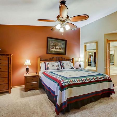 Brown Family Condo For Families Golf Trips And Girls Getaways 위스콘신 델즈 외부 사진