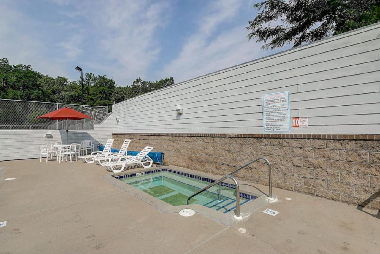 Brown Family Condo For Families Golf Trips And Girls Getaways 위스콘신 델즈 외부 사진
