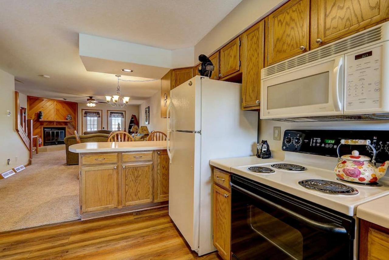 Brown Family Condo For Families Golf Trips And Girls Getaways 위스콘신 델즈 외부 사진