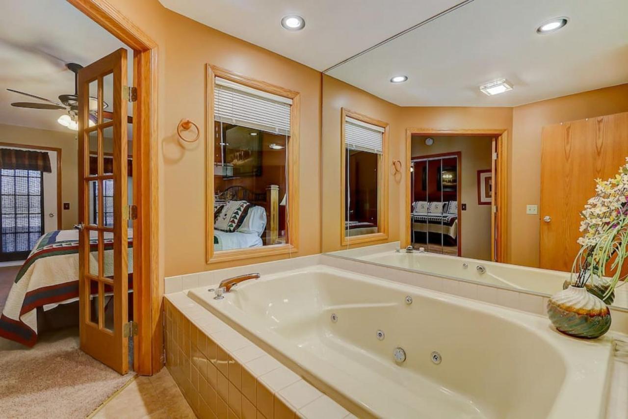 Brown Family Condo For Families Golf Trips And Girls Getaways 위스콘신 델즈 외부 사진