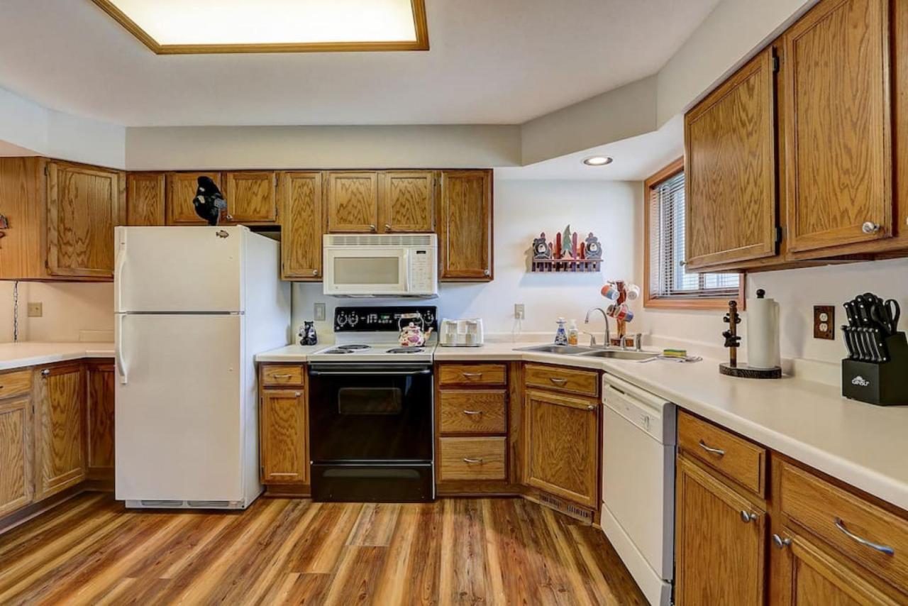 Brown Family Condo For Families Golf Trips And Girls Getaways 위스콘신 델즈 외부 사진
